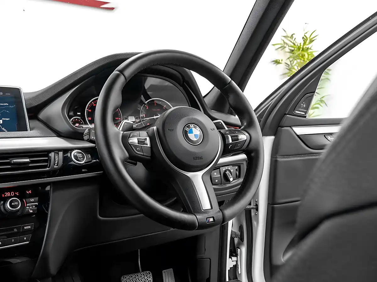 Used 2018 BMW X5 M Sport Alpine White - Interior and Exterior details 20