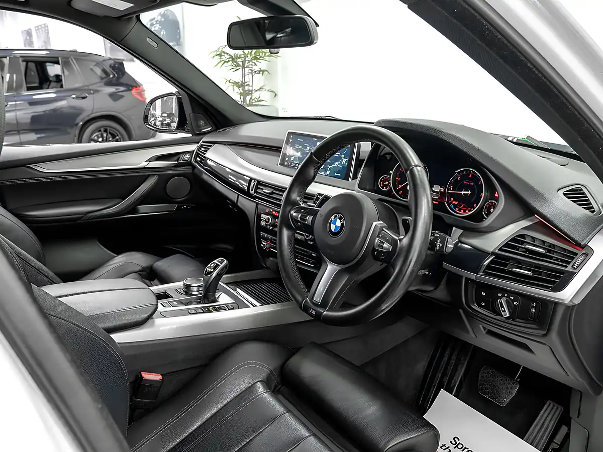 Used 2018 BMW X5 M Sport Alpine White - Interior and Exterior details 11