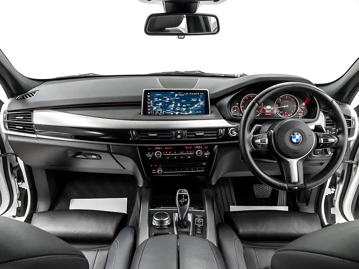 Used 2018 BMW X5 M Sport Alpine White - Interior and Exterior details 12