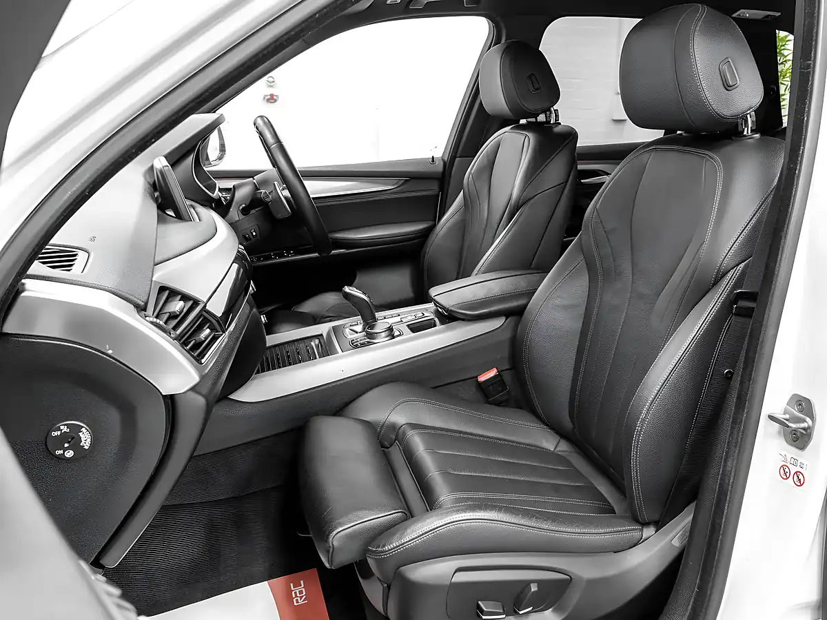 Used 2018 BMW X5 M Sport Alpine White - Interior and Exterior details 13