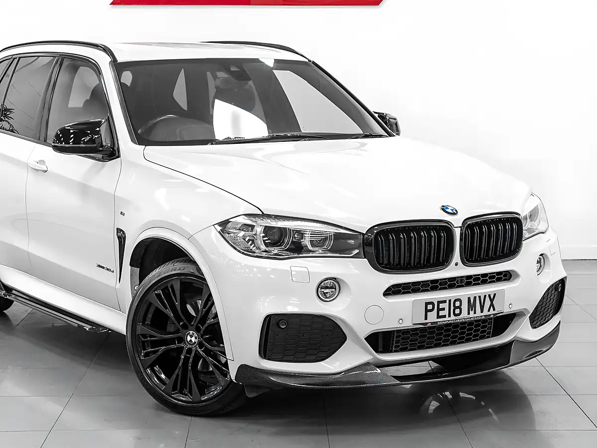 Used 2018 BMW X5 M Sport Alpine White - Interior and Exterior details 9