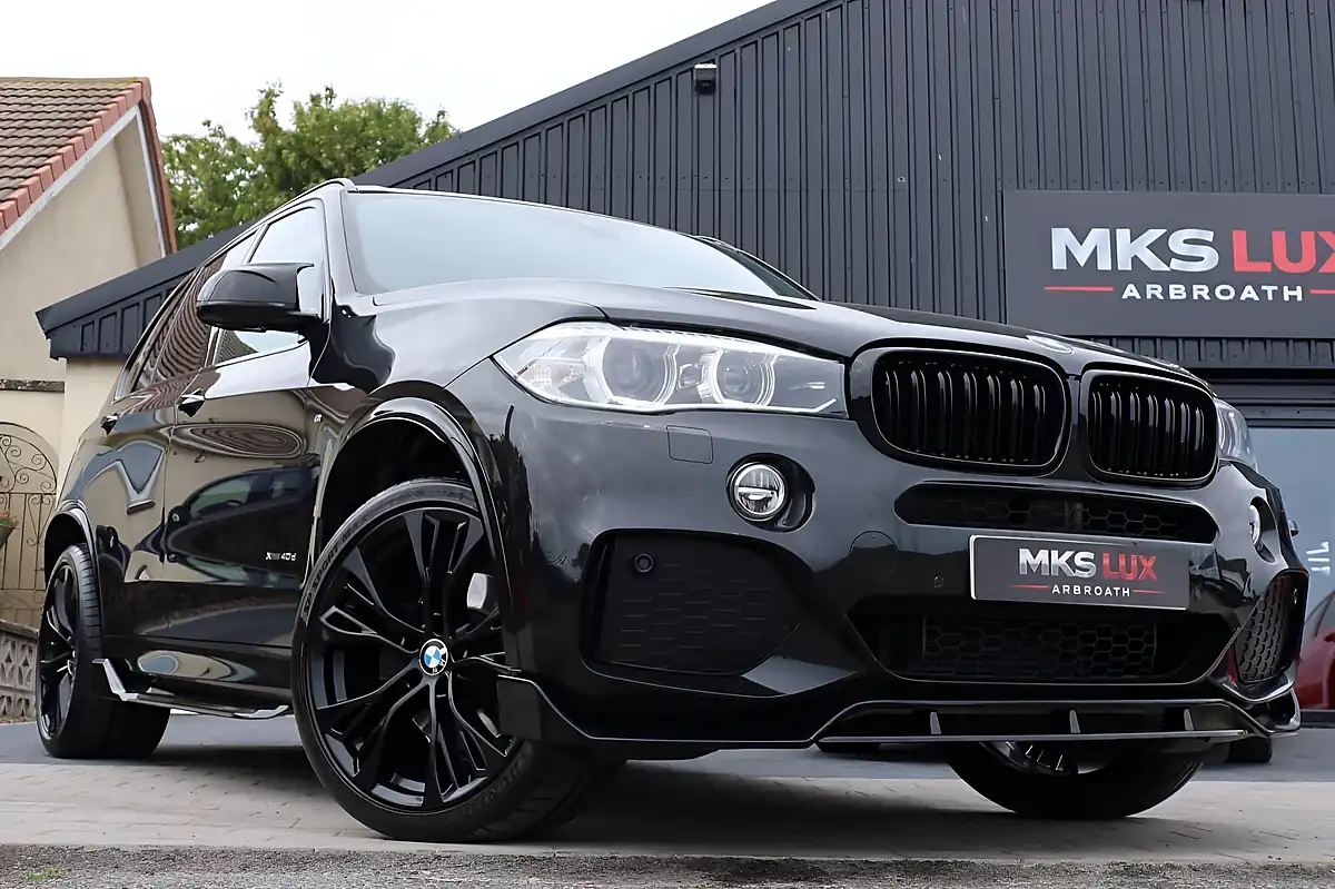 Used 2018 BMW X5 M Sport Black - Front View