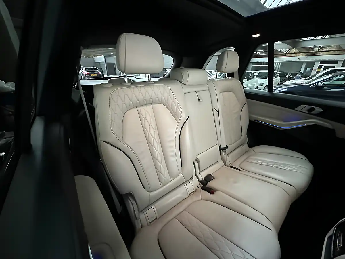Used 2018 BMW X5 M Sport Black Sapphire - Interior and Exterior details 9