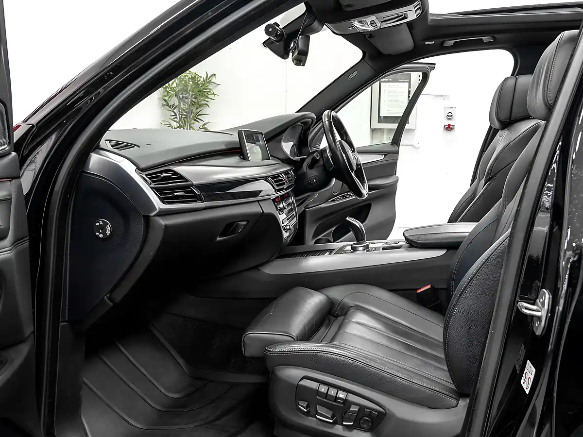 Used 2018 BMW X5 M Sport Black Sapphire - Interior and Exterior details 12