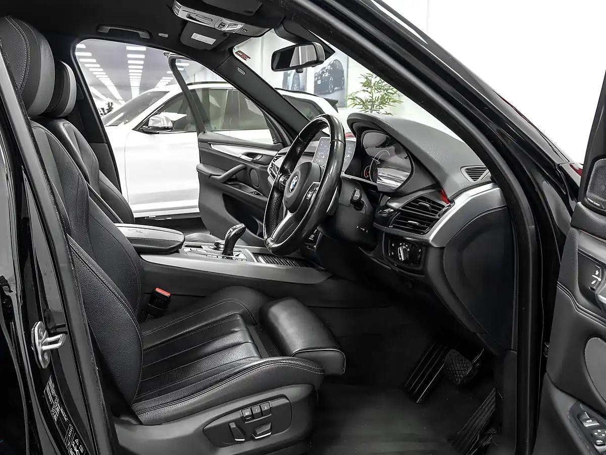 Used 2018 BMW X5 M Sport Black Sapphire - Interior and Exterior details 11