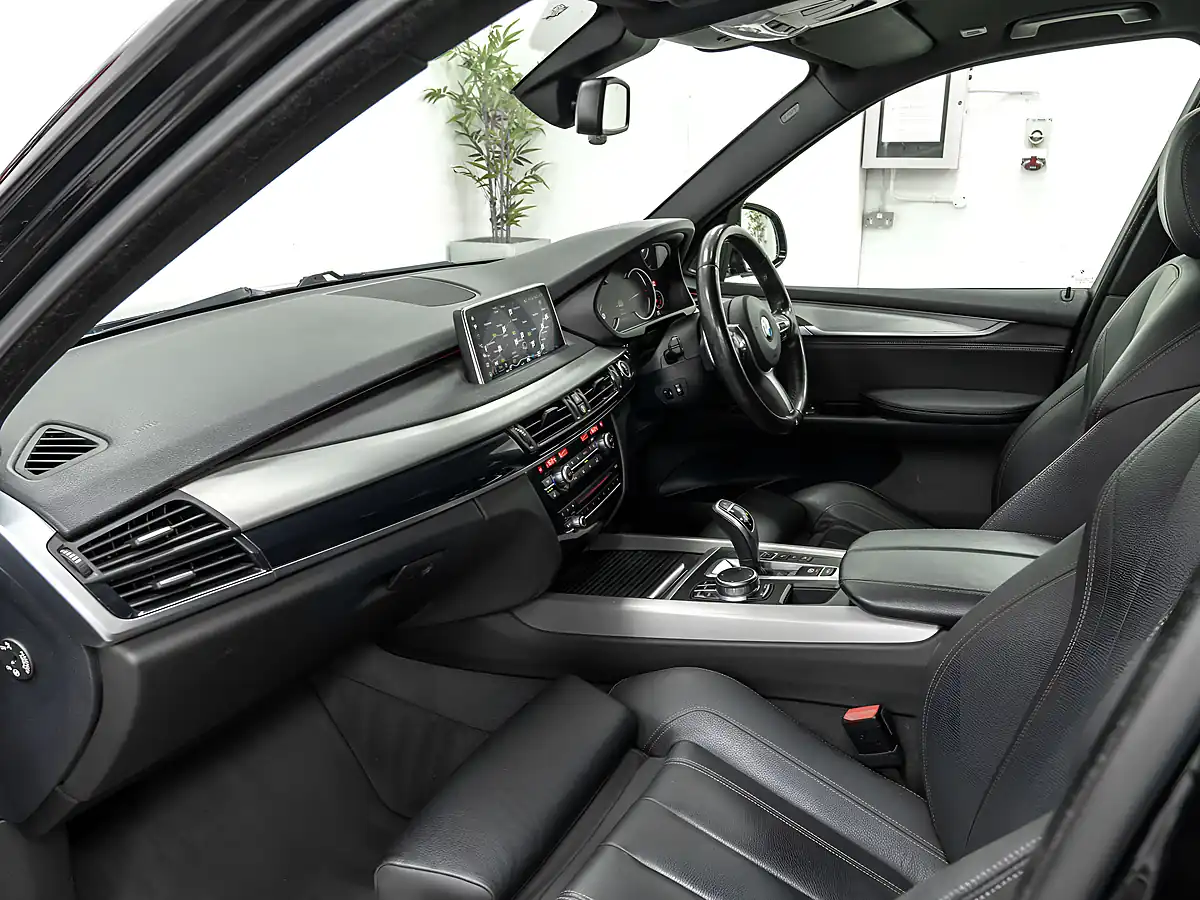 Used 2018 BMW X5 M Sport Black Sapphire - Interior and Exterior details 12