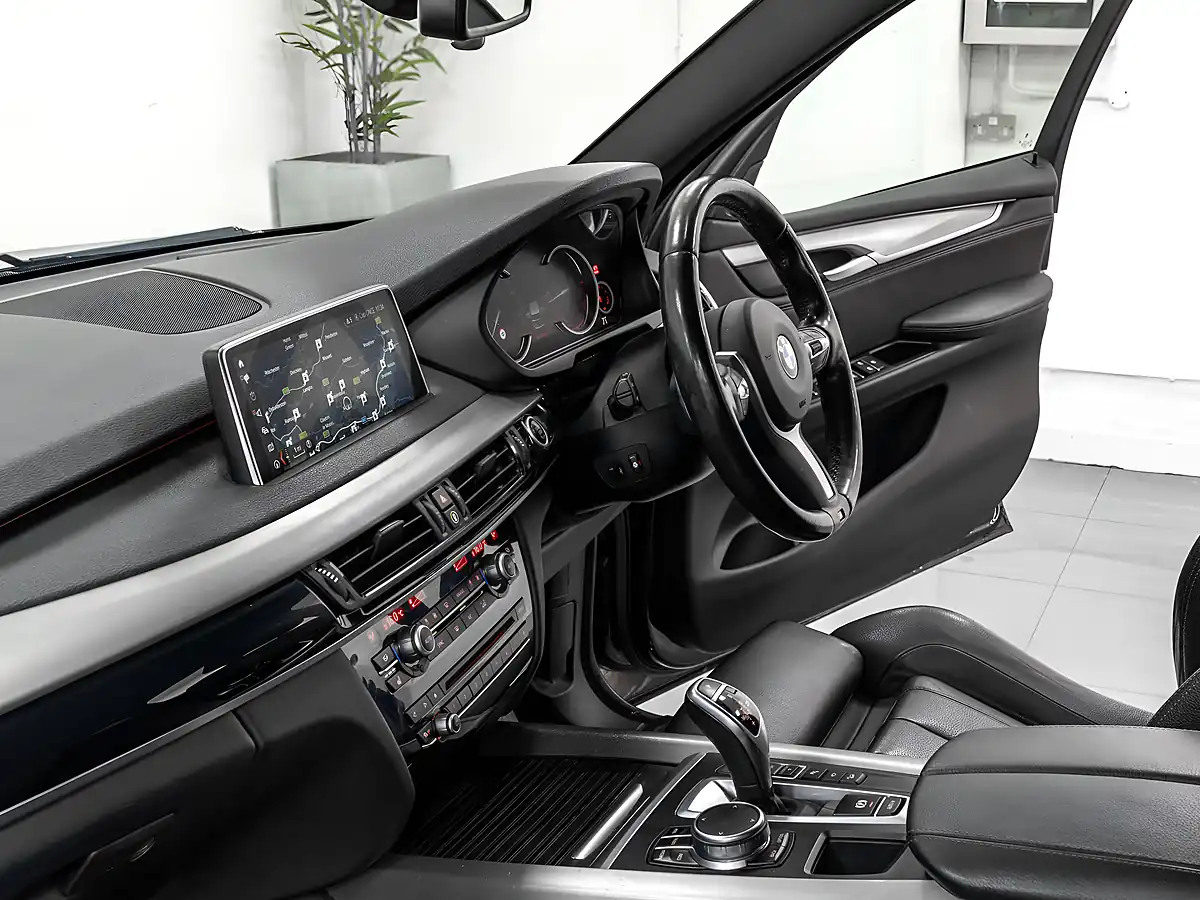 Used 2018 BMW X5 M Sport Black Sapphire - Interior and Exterior details 17