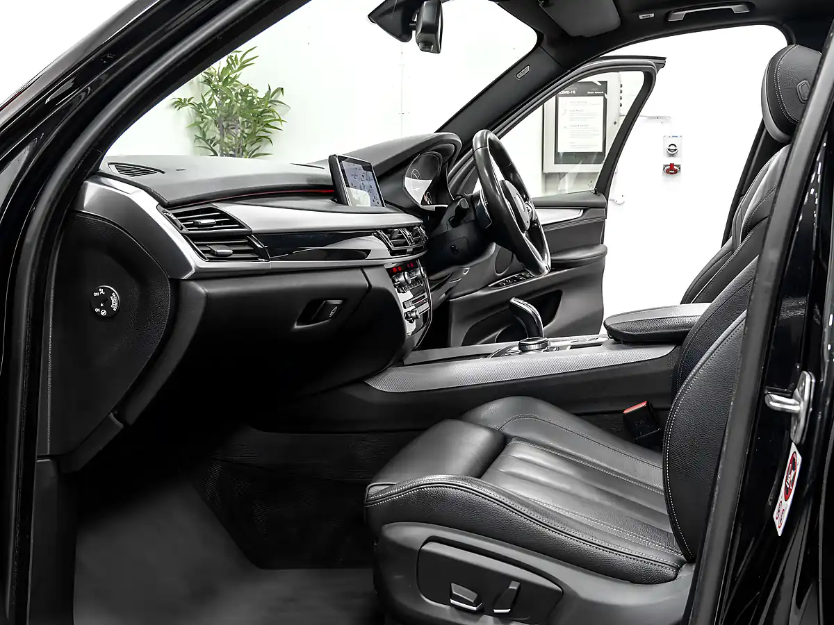 Used 2018 BMW X5 M Sport Black Sapphire - Interior and Exterior details 11
