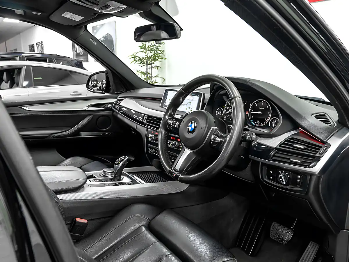 Used 2018 BMW X5 M Sport Black Sapphire - Interior and Exterior details 12