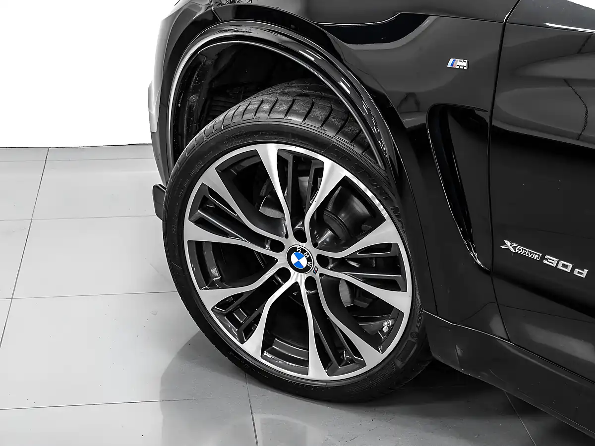 Used 2018 BMW X5 M Sport Black Sapphire - Interior and Exterior details 11
