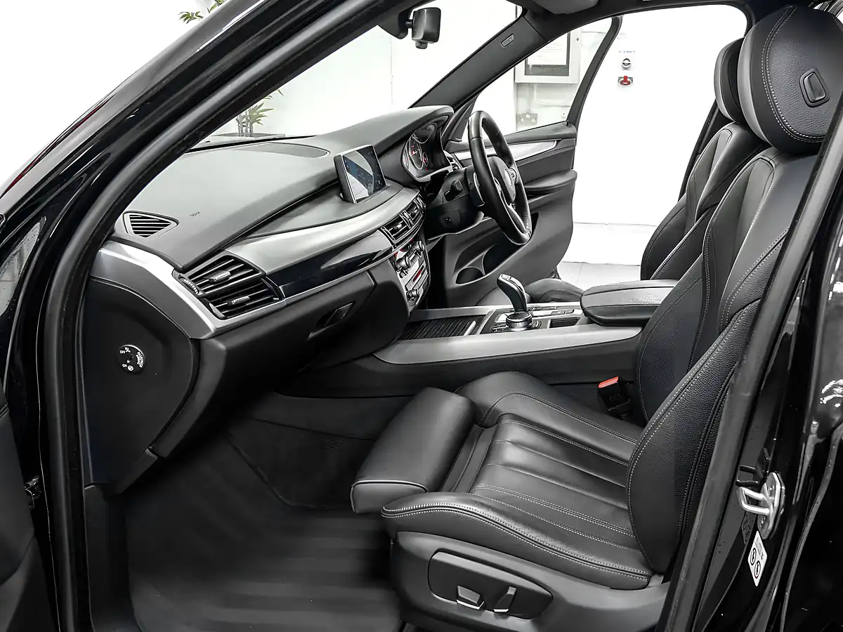 Used 2018 BMW X5 M Sport Black Sapphire - Interior and Exterior details 12