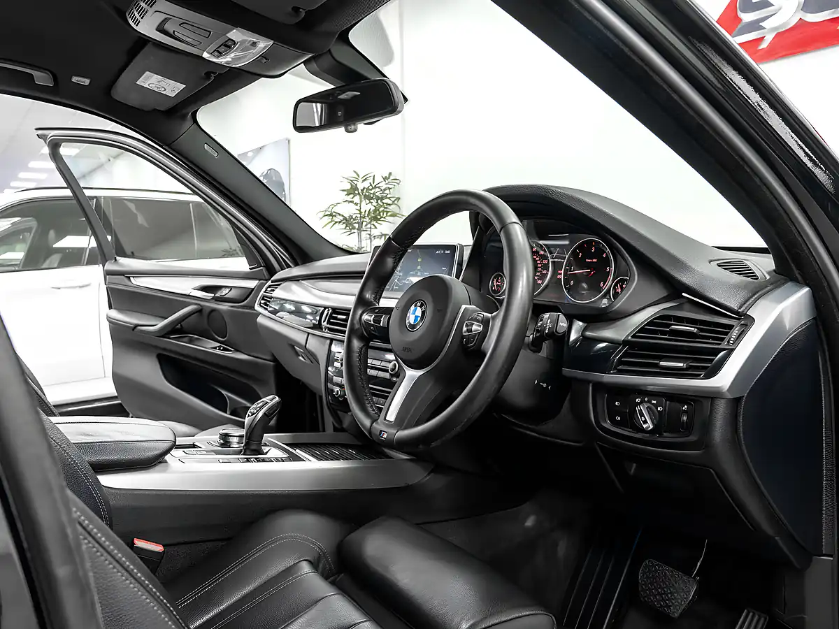 Used 2018 BMW X5 M Sport Black Sapphire - Interior and Exterior details 17