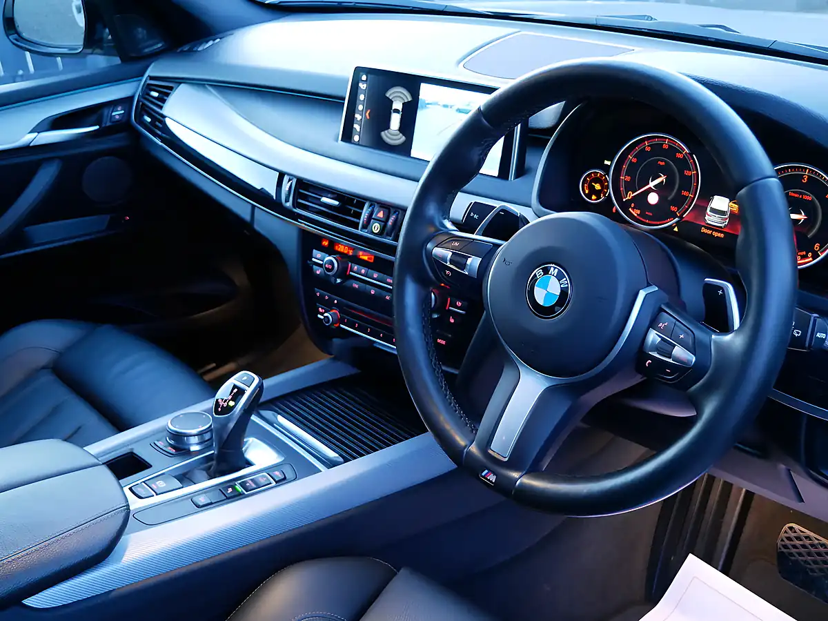 Used 2018 BMW X5 M Sport Glacier Silver - Interior and Exterior details 10