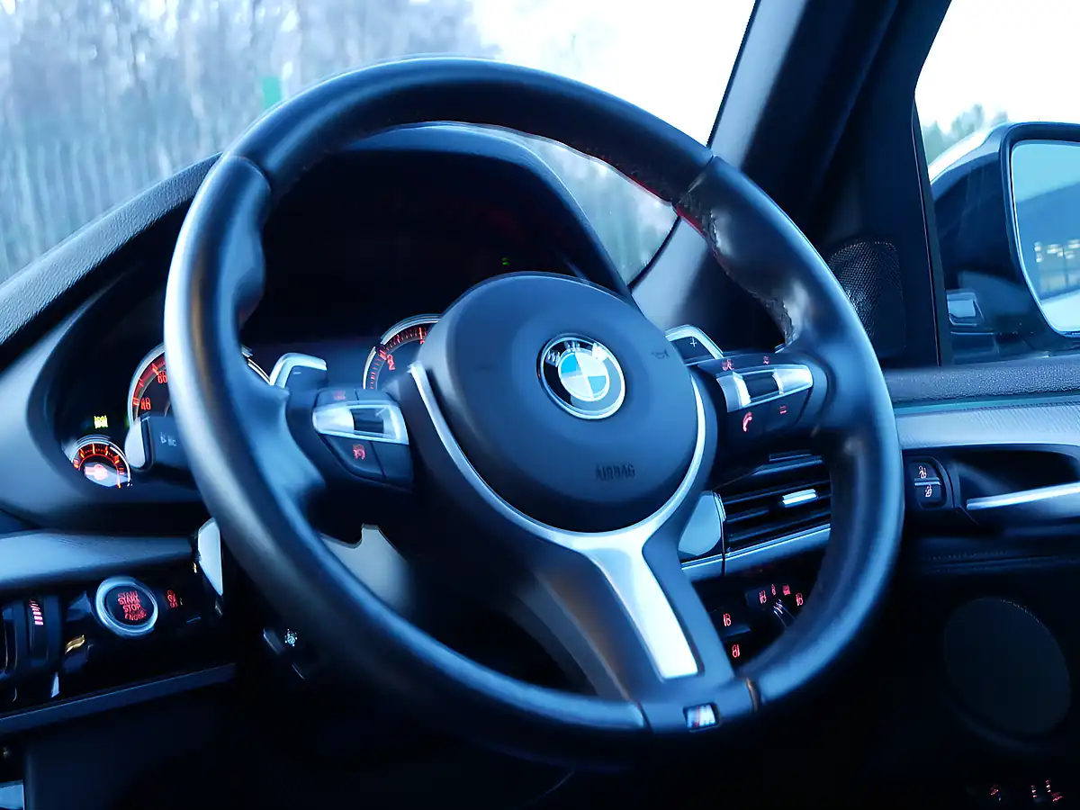 Used 2018 BMW X5 M Sport Glacier Silver - Interior and Exterior details 16
