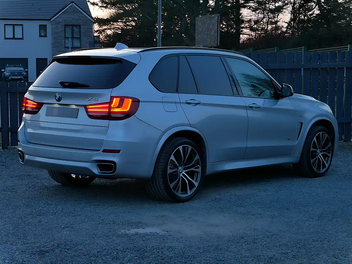 Used 2018 BMW X5 M Sport Glacier Silver - Interior and Exterior details 9
