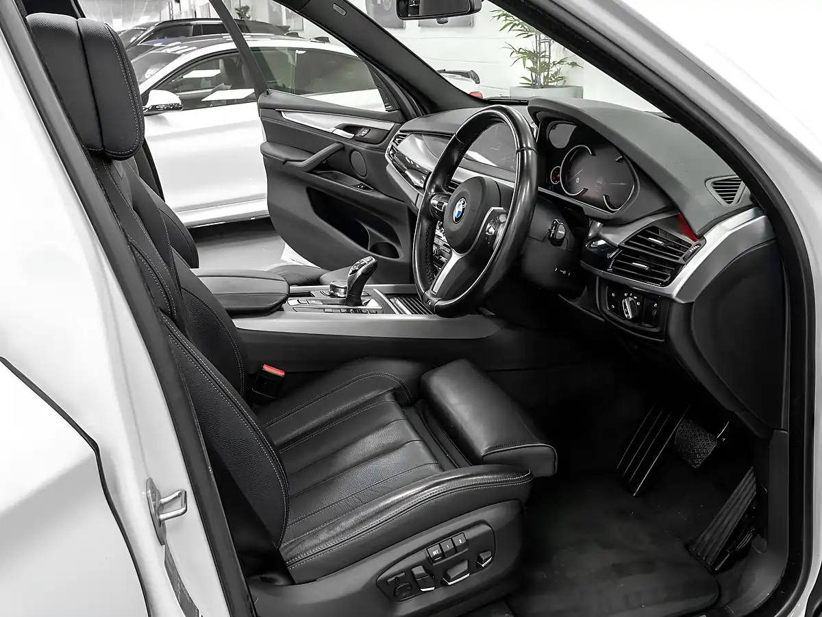 Used 2018 BMW X5 M Sport Mineral White - Interior and Exterior details 15