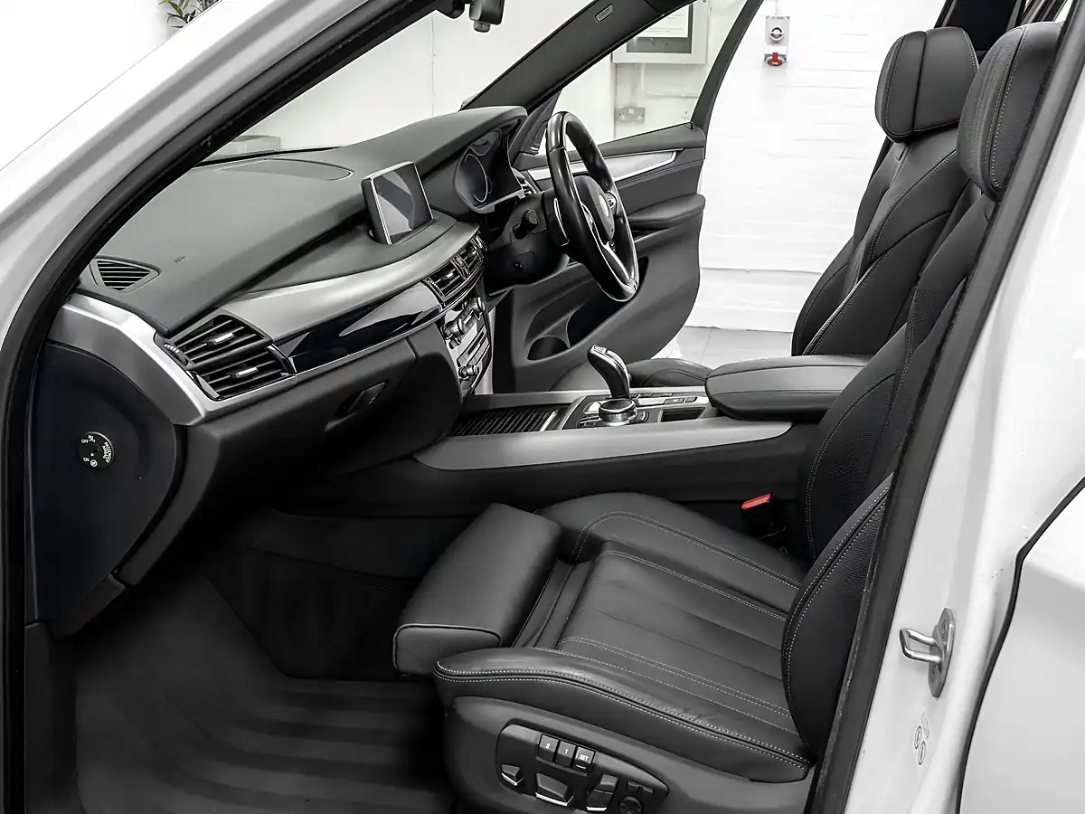 Used 2018 BMW X5 M Sport Mineral White - Interior and Exterior details 17