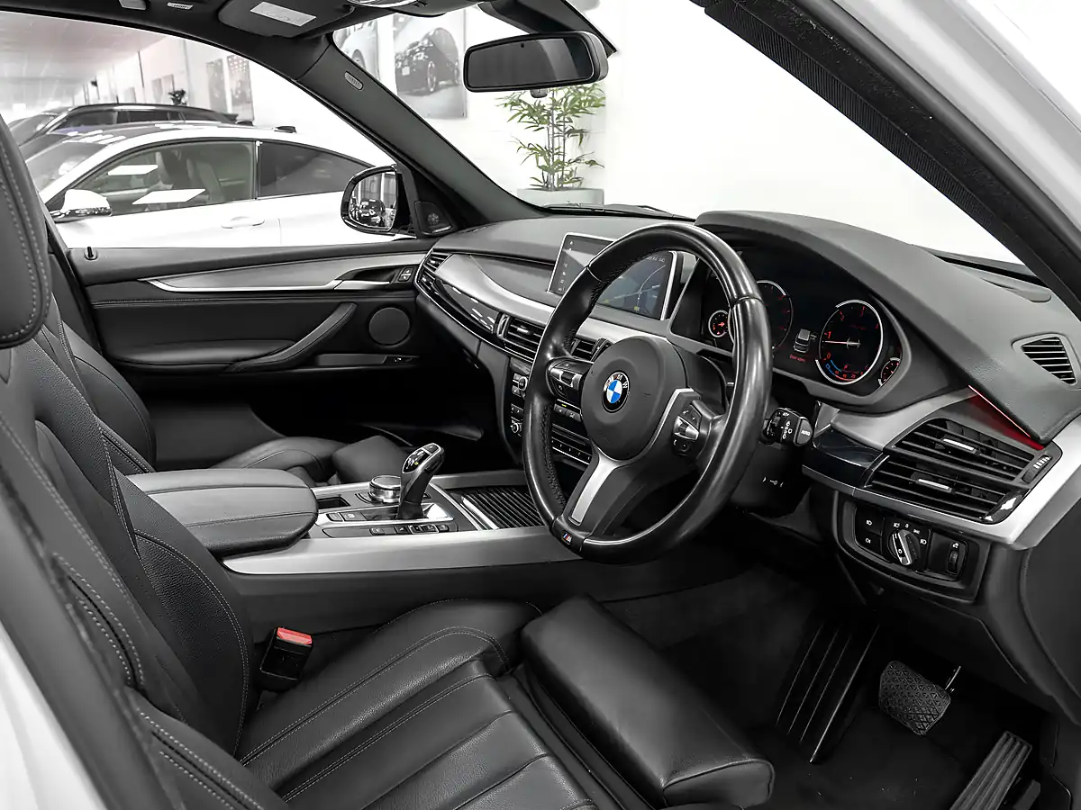 Used 2018 BMW X5 M Sport Mineral White - Interior and Exterior details 18