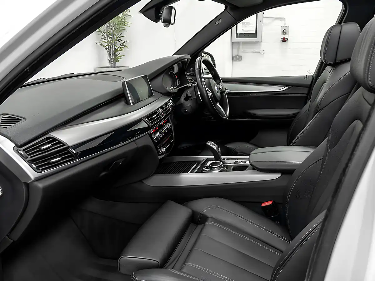 Used 2018 BMW X5 M Sport Mineral White - Interior and Exterior details 19