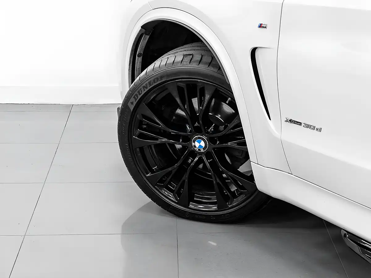 Used 2018 BMW X5 M Sport Mineral White - Interior and Exterior details 11