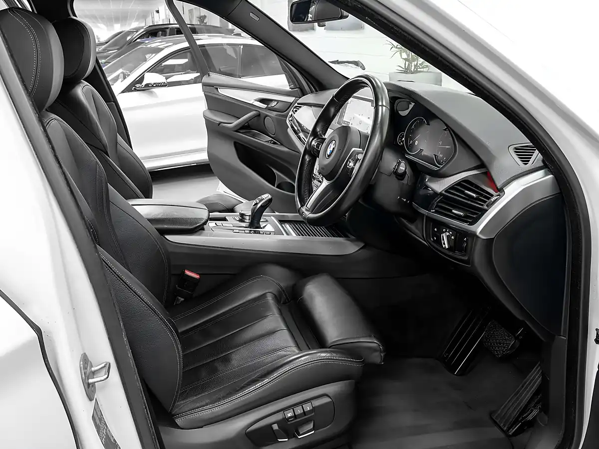 Used 2018 BMW X5 M Sport Mineral White - Interior and Exterior details 12