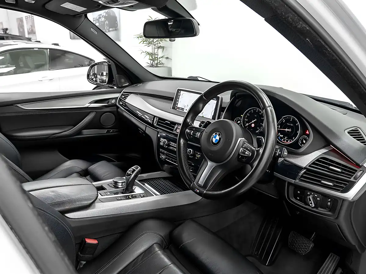 Used 2018 BMW X5 M Sport Mineral White - Interior and Exterior details 13