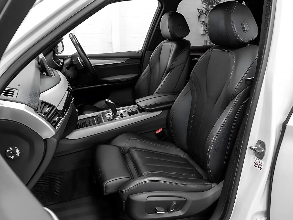 Used 2018 BMW X5 M Sport Mineral White - Interior and Exterior details 14