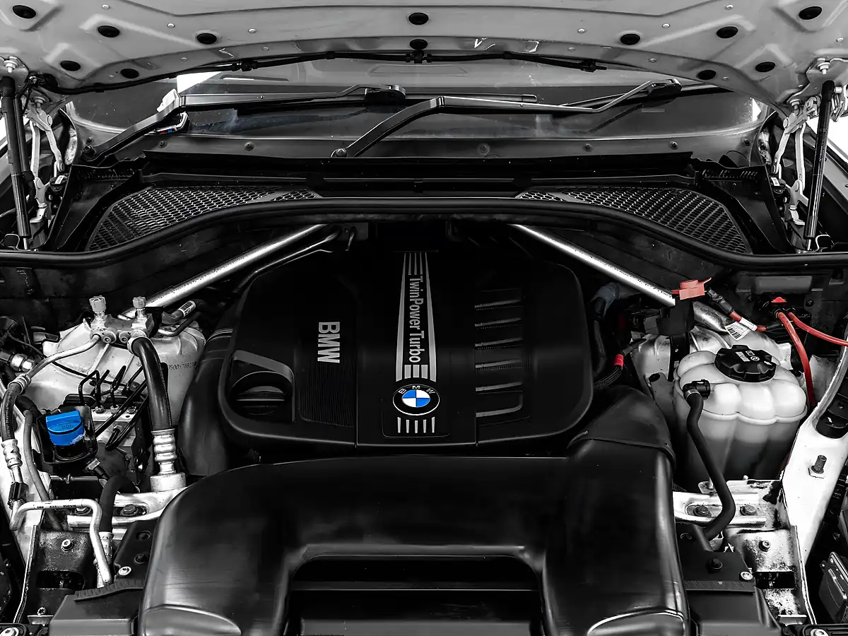 Used 2018 BMW X5 M Sport Mineral White - Interior and Exterior details 16