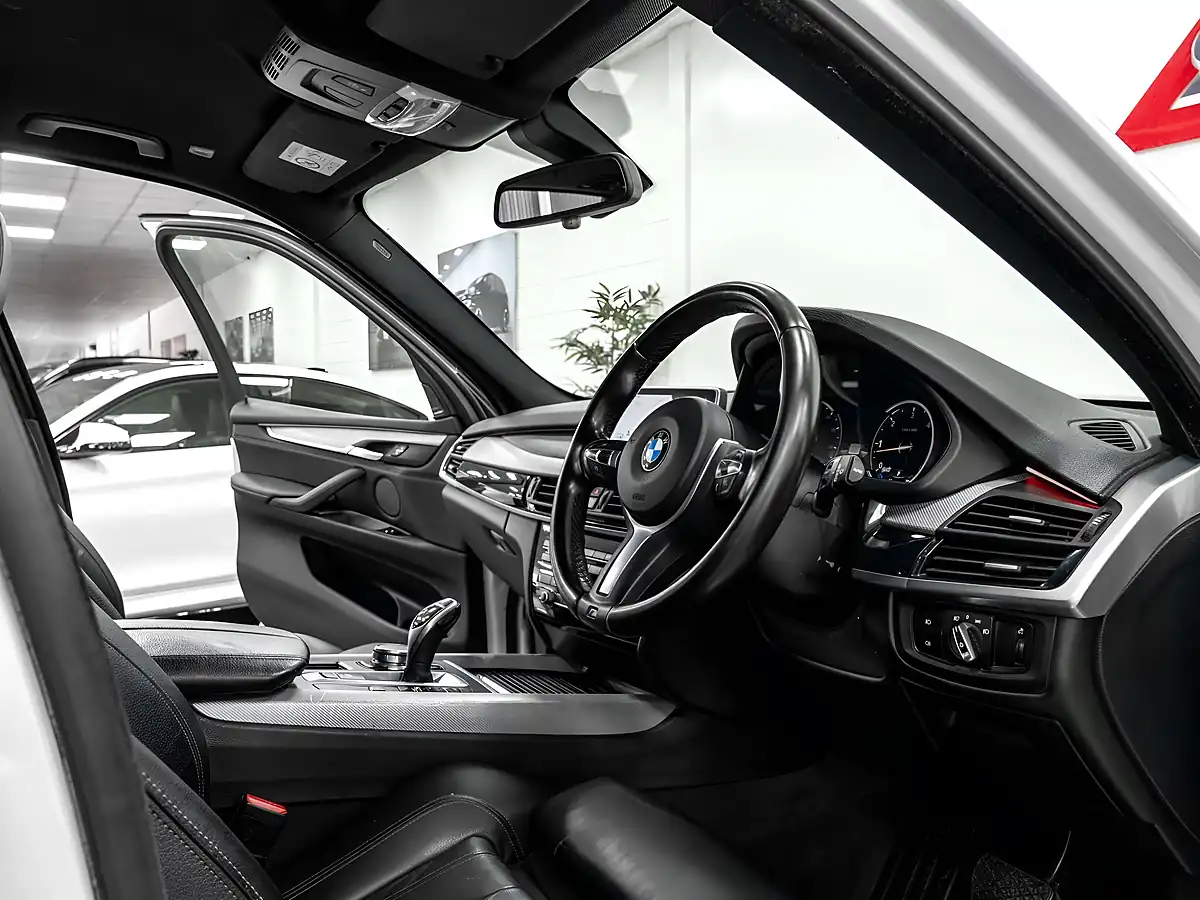 Used 2018 BMW X5 M Sport Mineral White - Interior and Exterior details 17