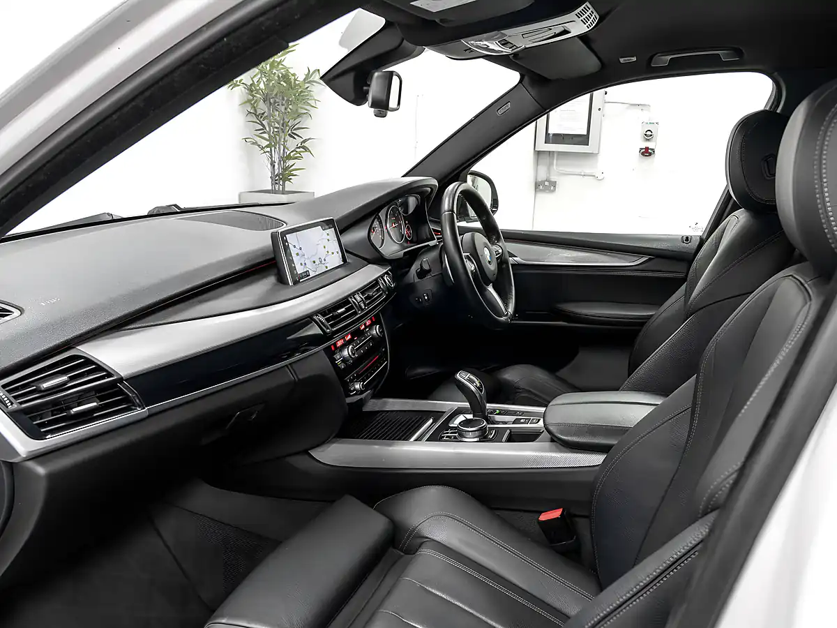 Used 2018 BMW X5 M Sport Mineral White - Interior and Exterior details 12