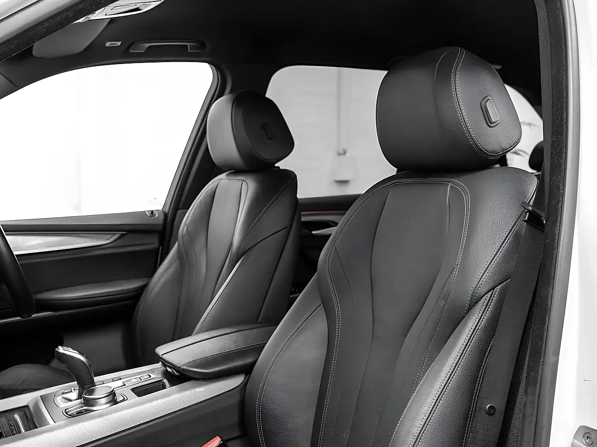 Used 2018 BMW X5 M Sport Mineral White - Interior and Exterior details 14
