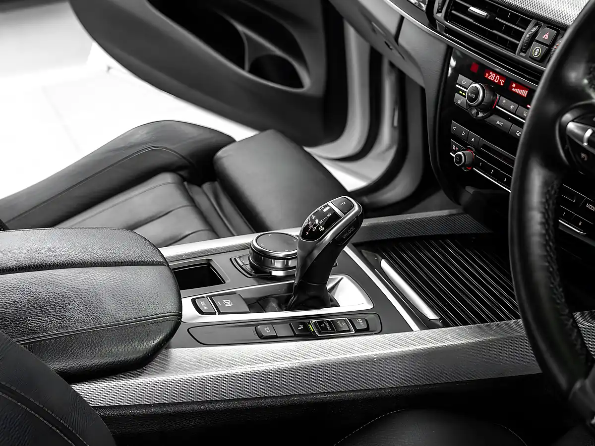 Used 2018 BMW X5 M Sport Mineral White - Interior and Exterior details 17