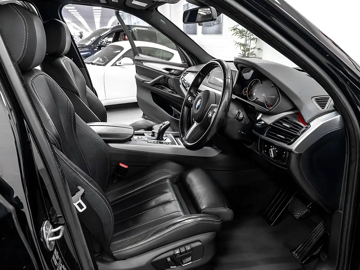 Used 2018 BMW X5 M Sport Sapphire Black - Interior and Exterior details 14