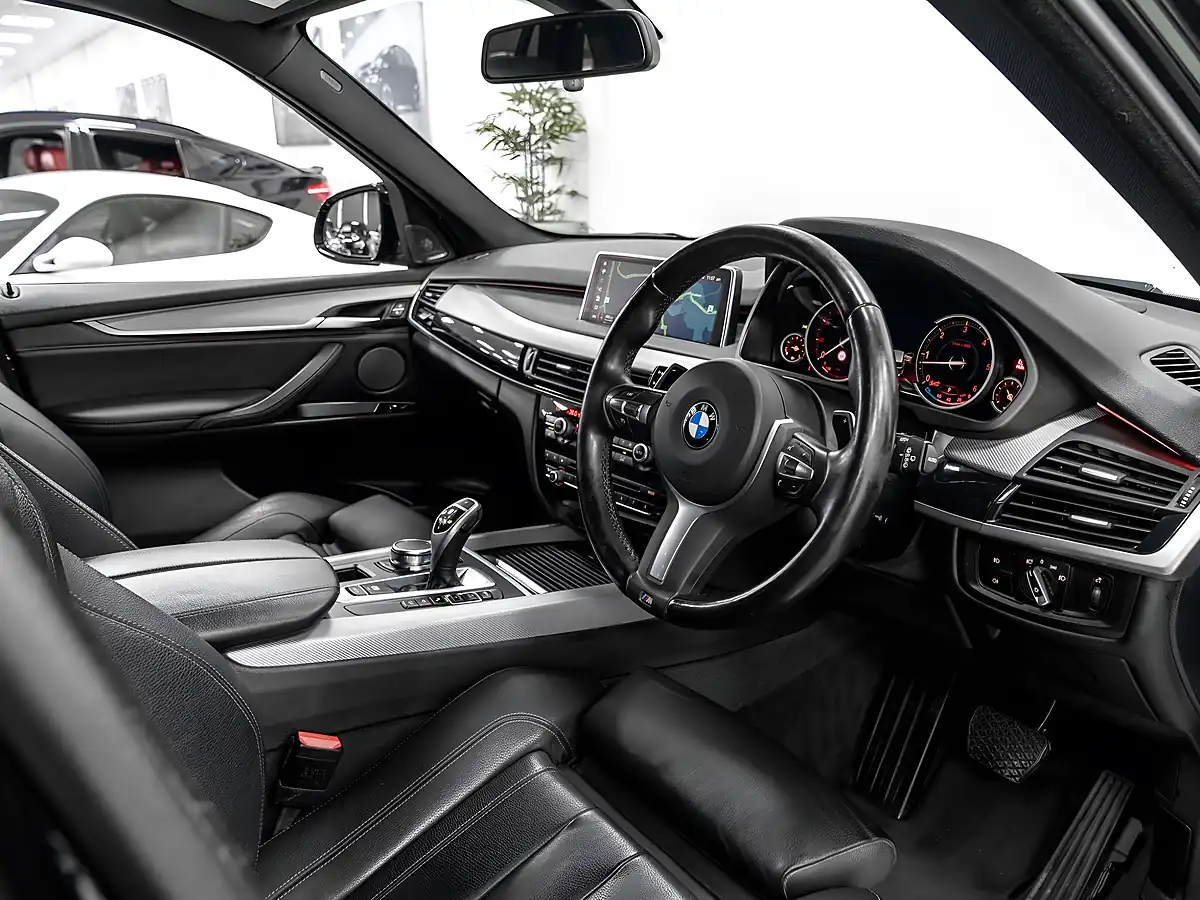 Used 2018 BMW X5 M Sport Sapphire Black - Interior and Exterior details 16