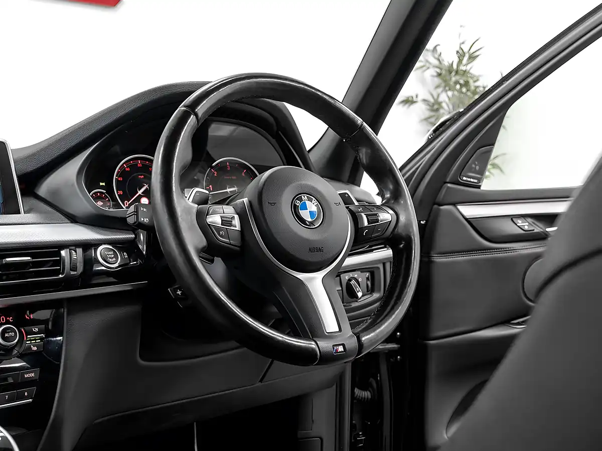 Used 2018 BMW X5 M Sport Sapphire Black - Interior and Exterior details 19