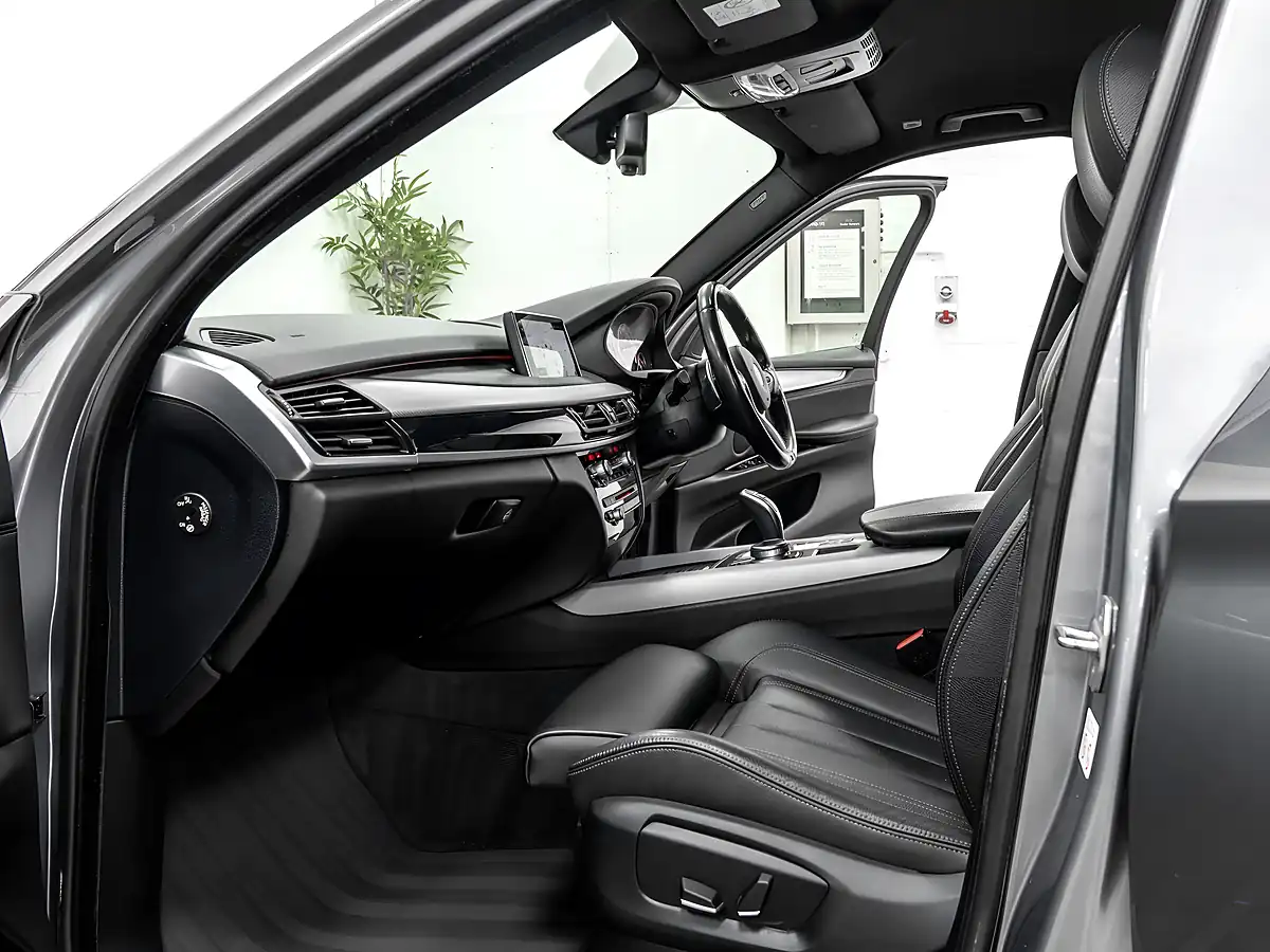 Used 2018 BMW X5 M Sport Space Grey - Interior and Exterior details 16