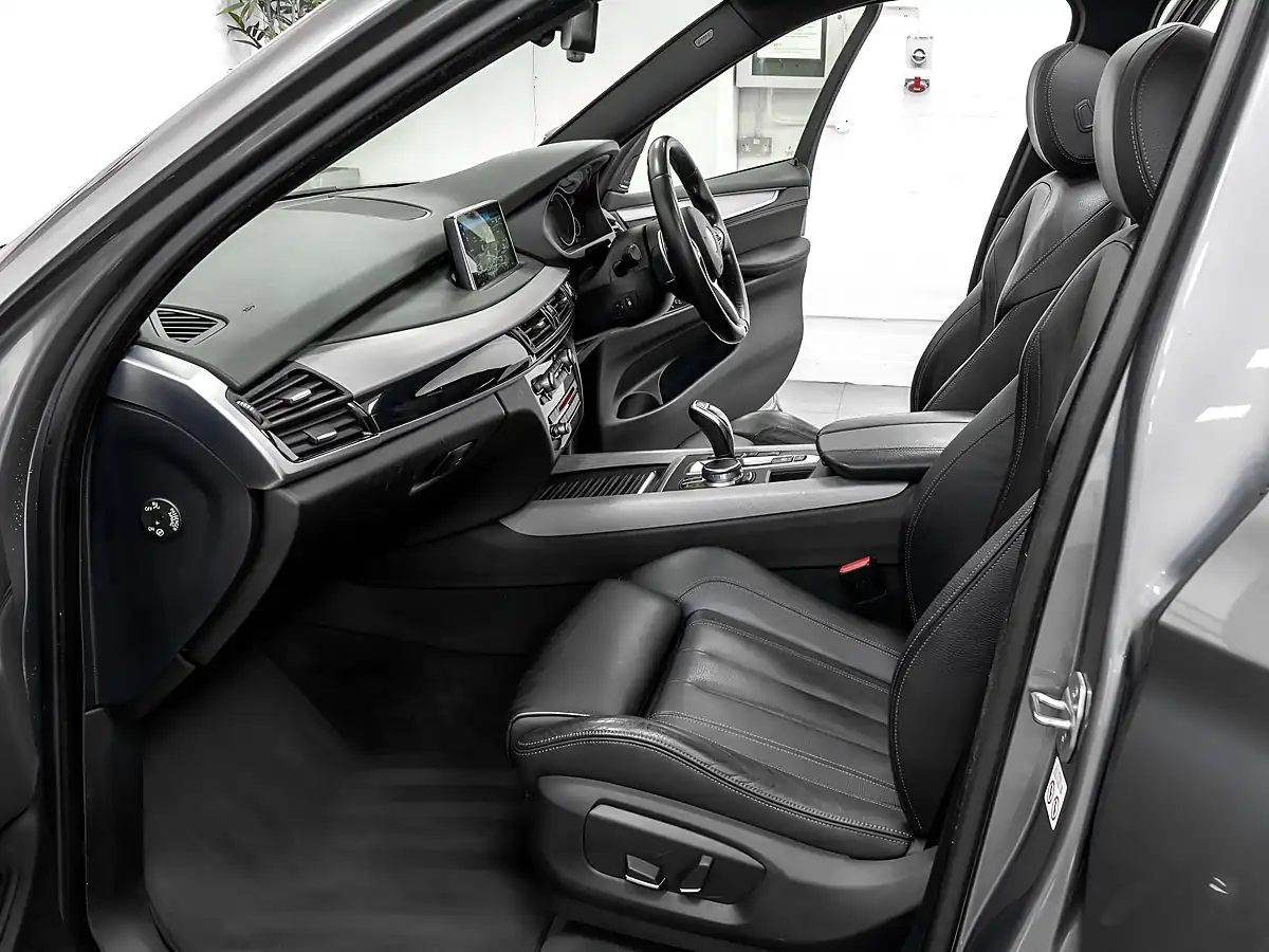 Used 2018 BMW X5 M Sport Space Grey - Interior and Exterior details 17