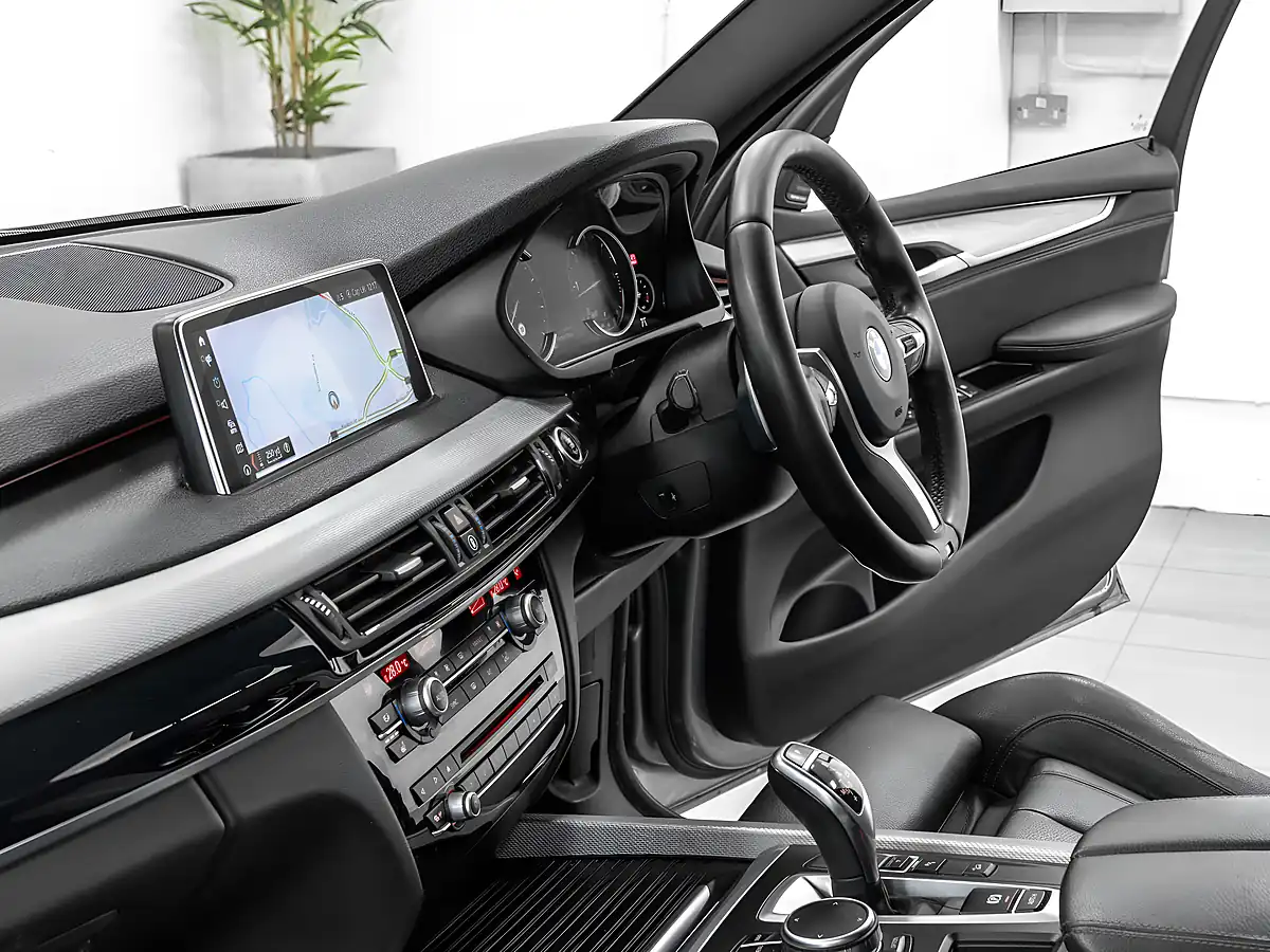 Used 2018 BMW X5 M Sport Space Grey - Interior and Exterior details 17