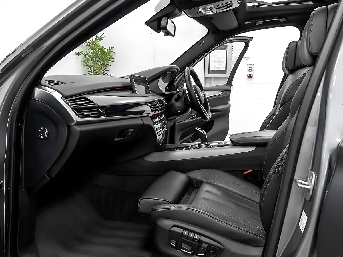 Used 2018 BMW X5 M Sport Space Grey - Interior and Exterior details 12