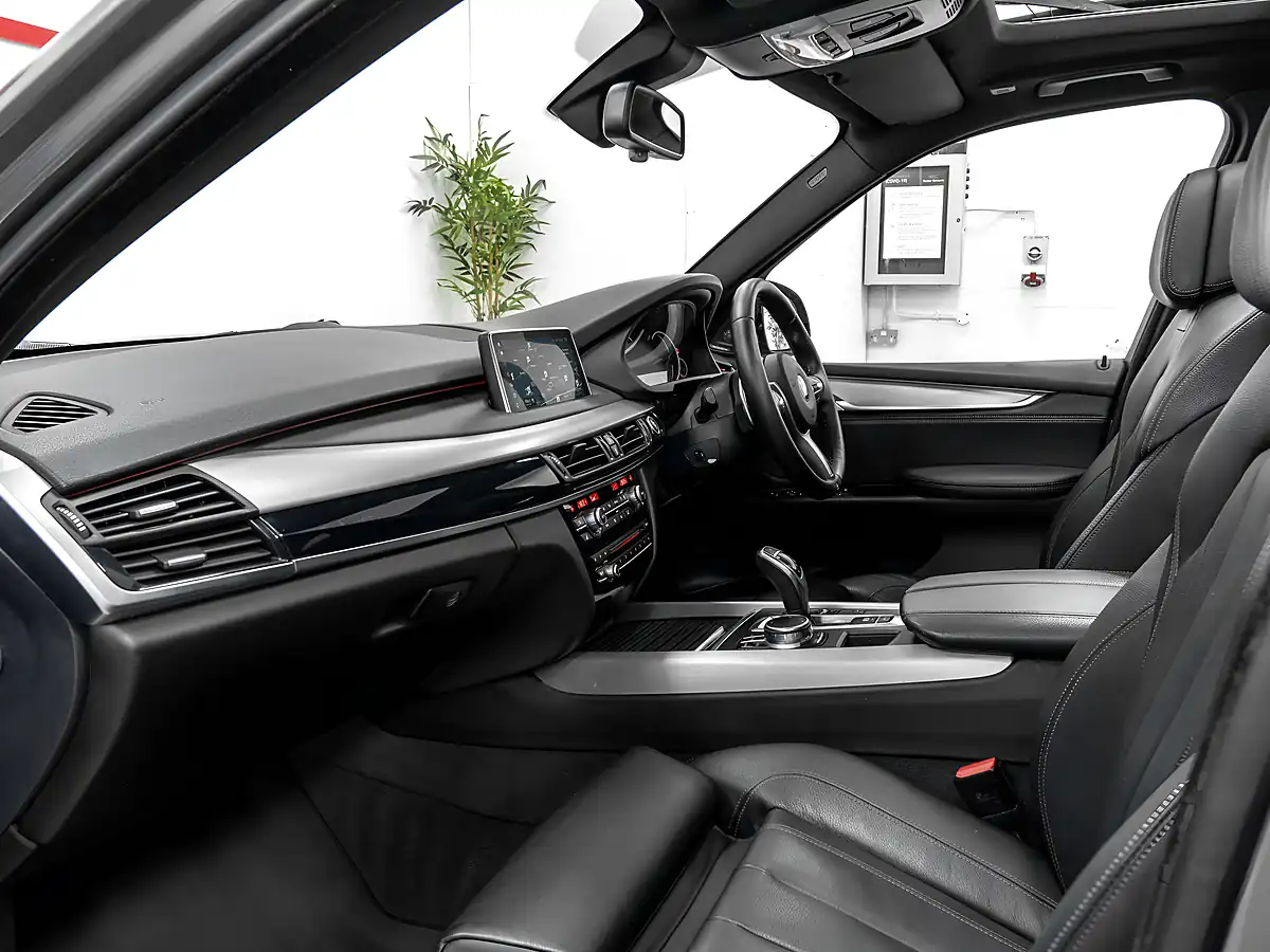 Used 2018 BMW X5 M Sport Space Grey - Interior and Exterior details 13