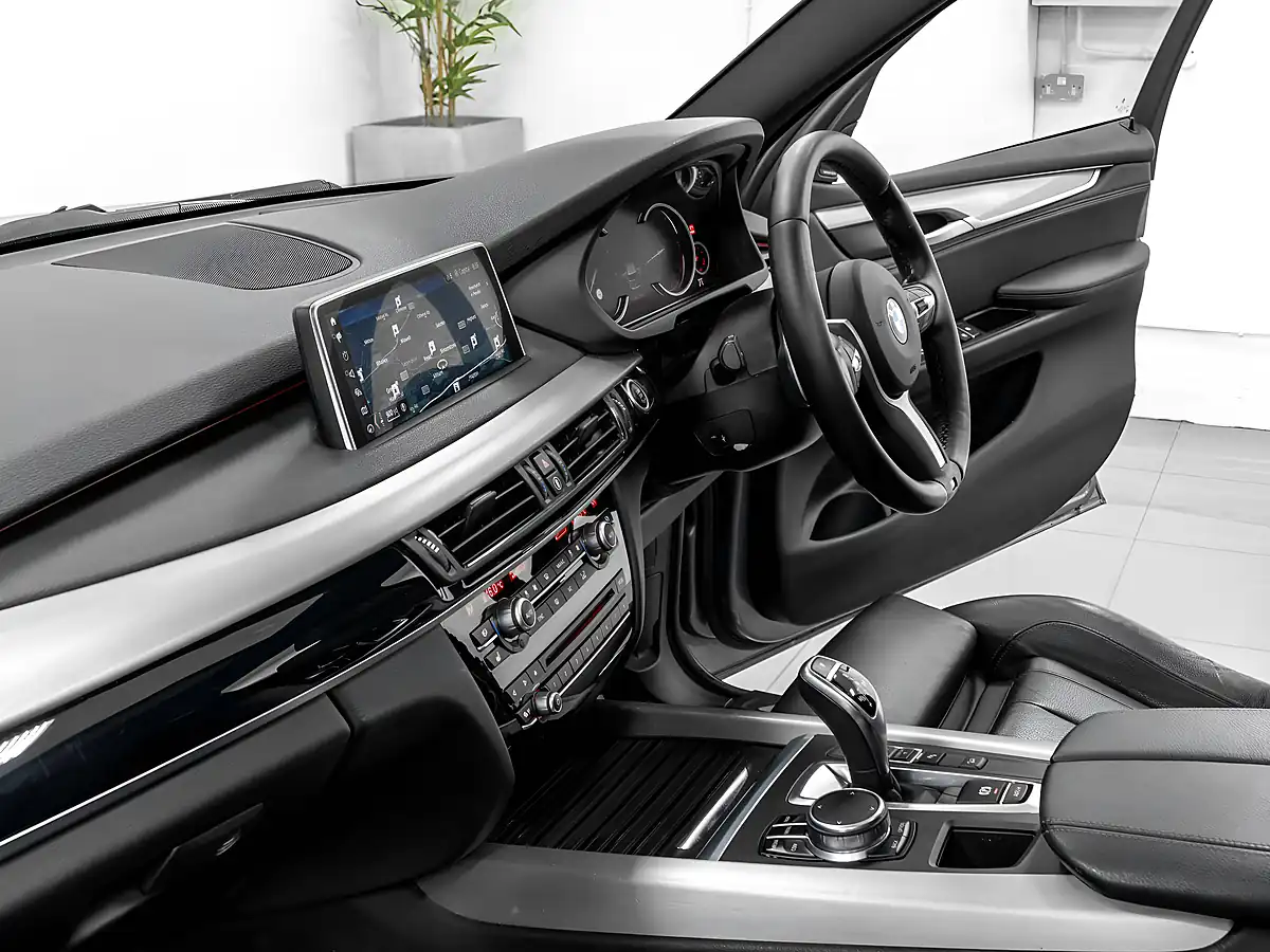 Used 2018 BMW X5 M Sport Space Grey - Interior and Exterior details 17
