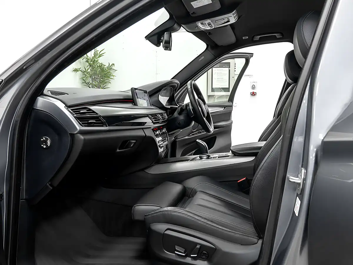 Used 2018 BMW X5 M Sport Space Grey - Interior and Exterior details 12