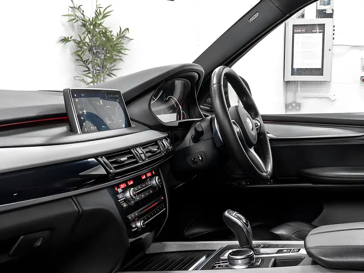 Used 2018 BMW X5 M Sport Space Grey - Interior and Exterior details 17