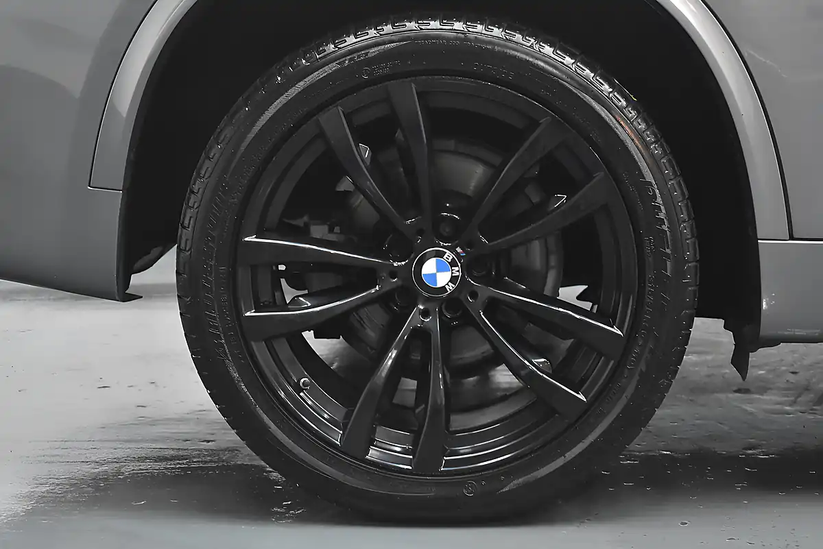 Used 2018 BMW X5 M Sport Space Grey - Interior and Exterior details 15