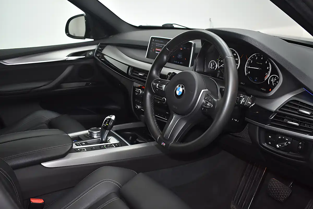 Used 2018 BMW X5 M Sport Space Grey - Interior and Exterior details 17