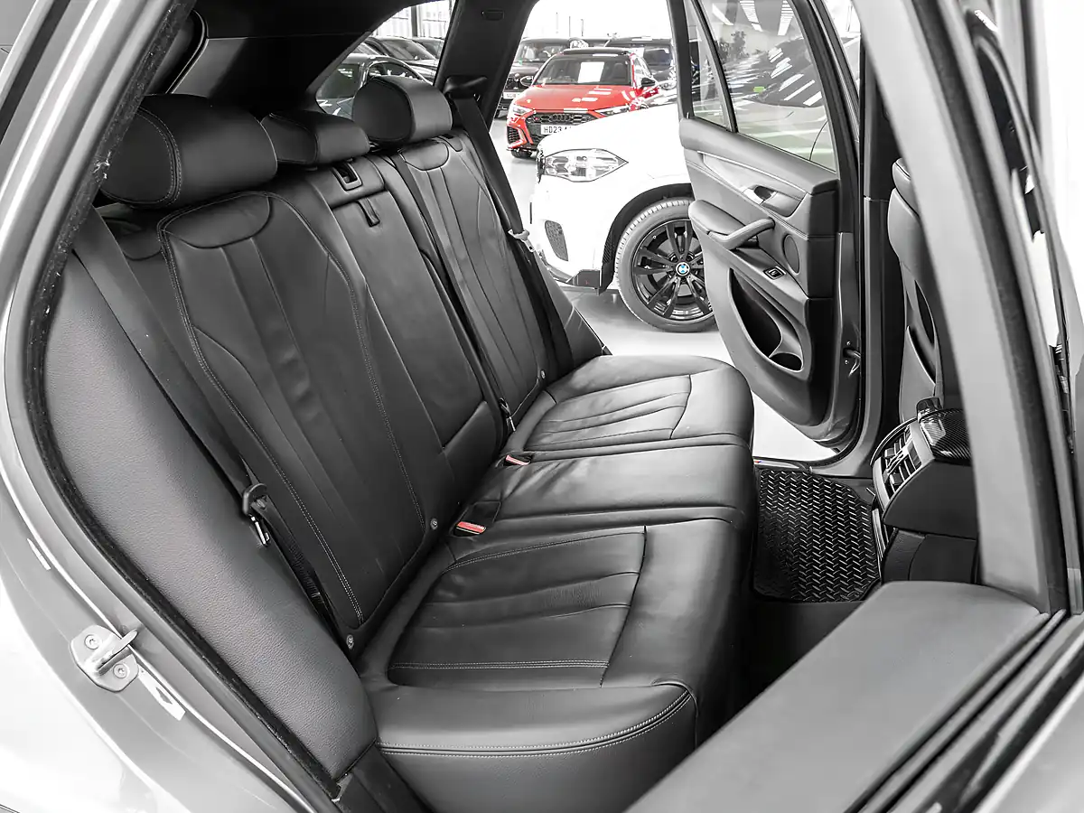 Used 2018 BMW X5 M Sport Space Grey - Interior and Exterior details 15