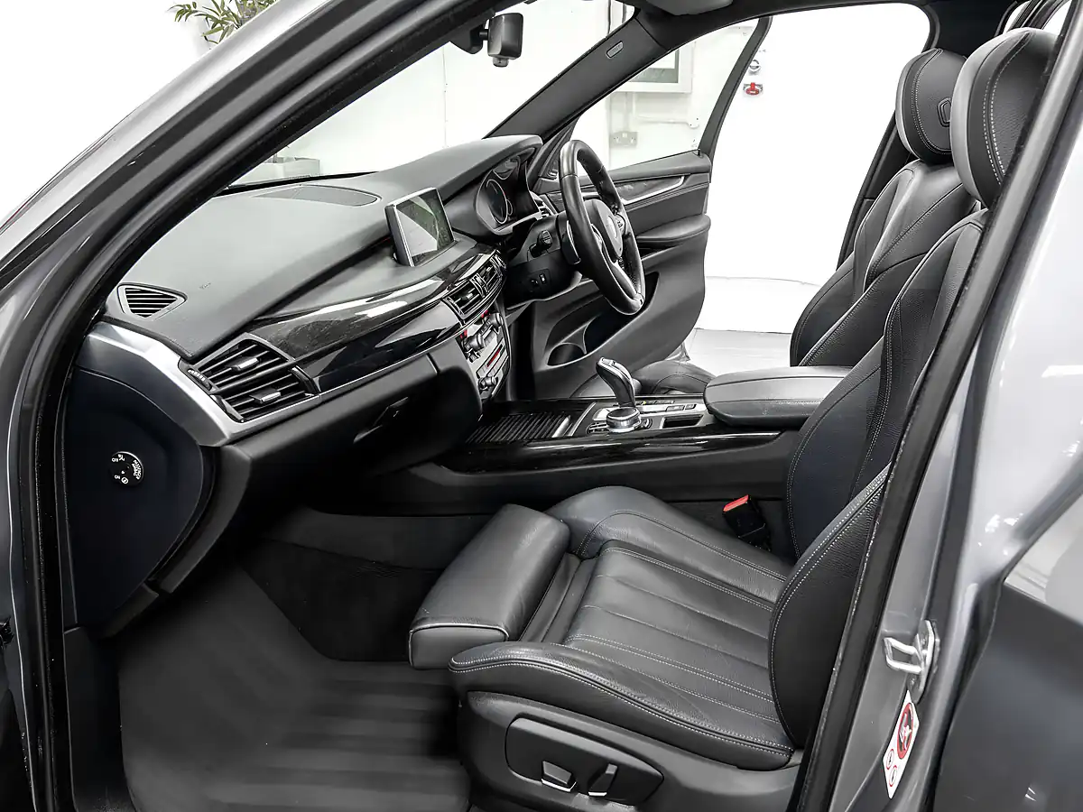 Used 2018 BMW X5 M Sport Space Grey - Interior and Exterior details 12