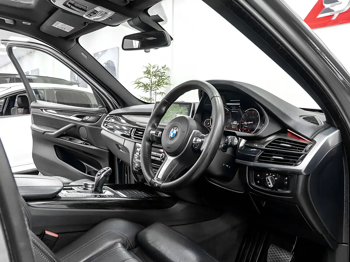 Used 2018 BMW X5 M Sport Space Grey - Interior and Exterior details 16