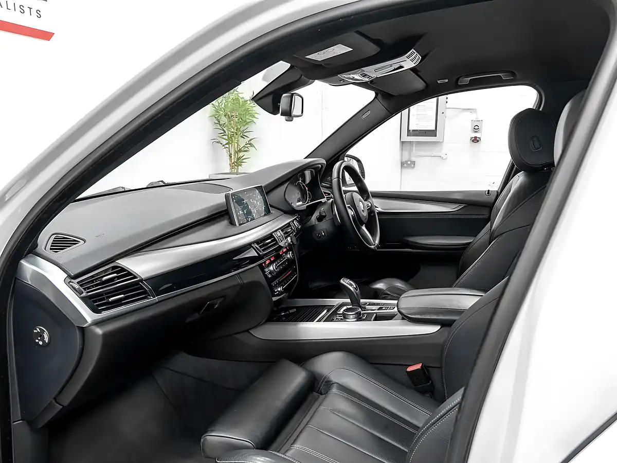 Used 2018 BMW X5 M Sport White - Interior and Exterior details 18