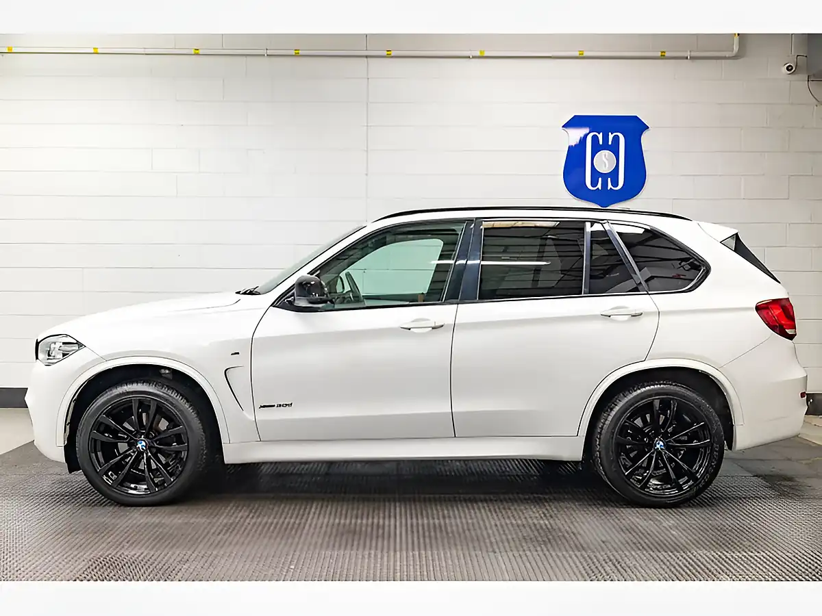 Used 2018 BMW X5 M Sport White - Interior and Exterior details 4